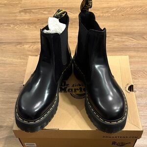 Dr. Martens 2976 Platform Chelsea  Boots